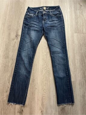 🔥270–Women's Jeans in Dark Blue Wash